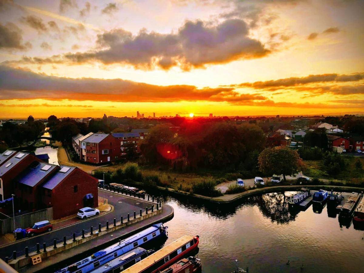 Balcony Marina Apartment With City Skyline Views - Free Secure Parking Manchester Extérieur photo