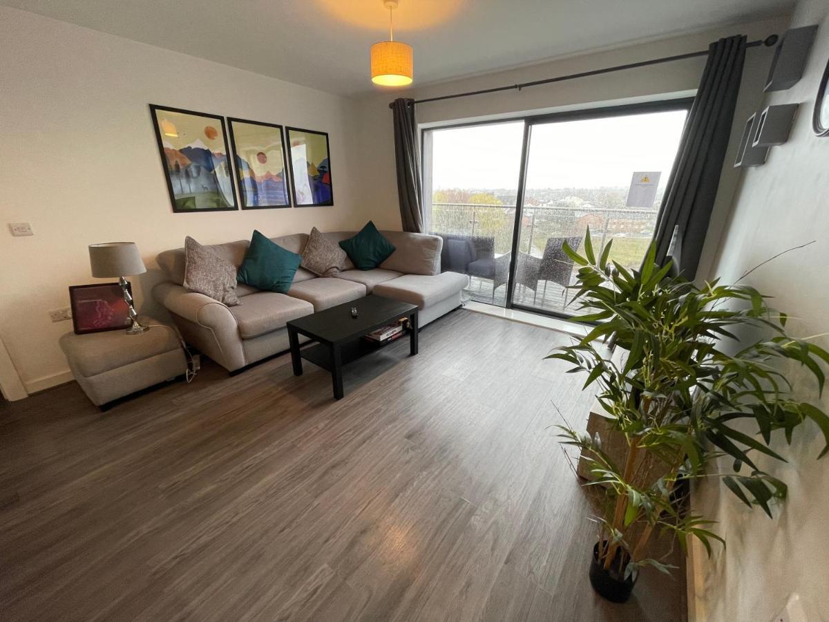 Balcony Marina Apartment With City Skyline Views - Free Secure Parking Manchester Extérieur photo