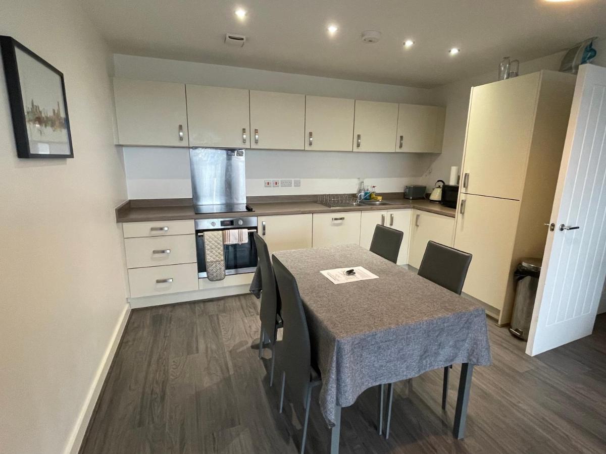 Balcony Marina Apartment With City Skyline Views - Free Secure Parking Manchester Extérieur photo