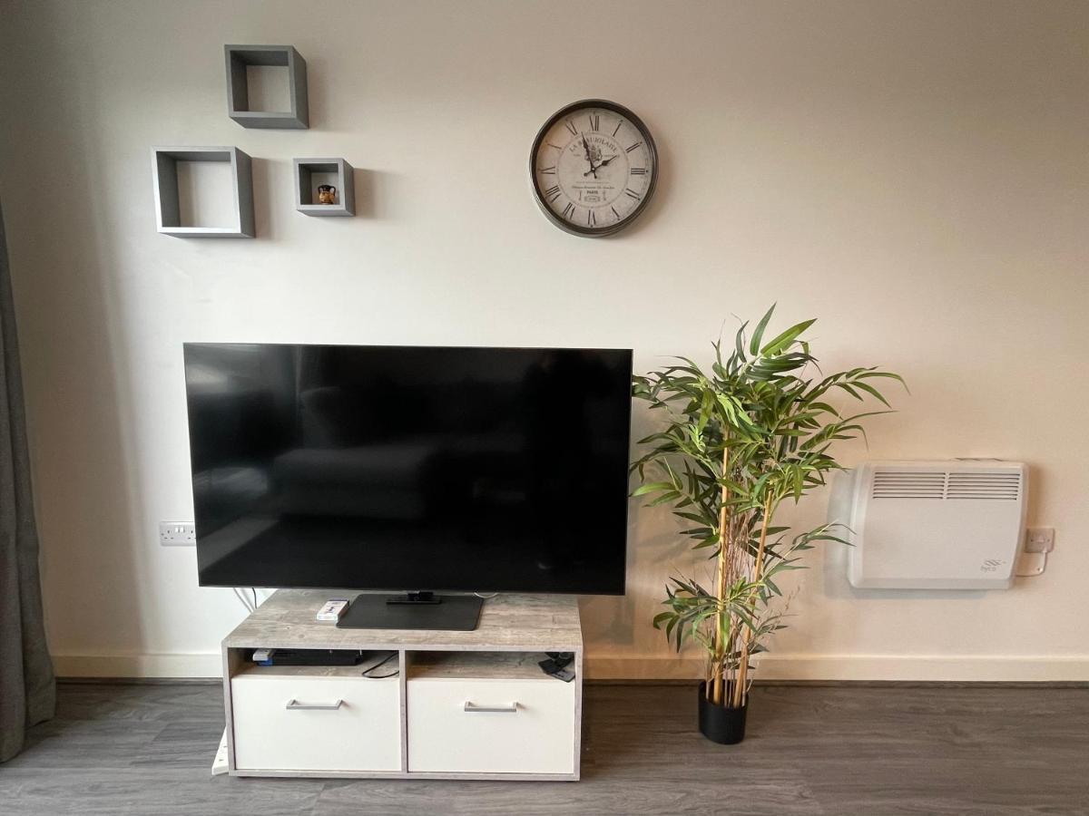 Balcony Marina Apartment With City Skyline Views - Free Secure Parking Manchester Extérieur photo