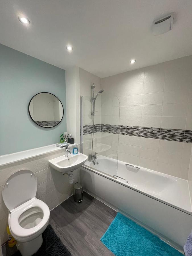 Balcony Marina Apartment With City Skyline Views - Free Secure Parking Manchester Extérieur photo